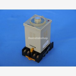 Omron H3BF-8 w. base P2CF-08, 110 V